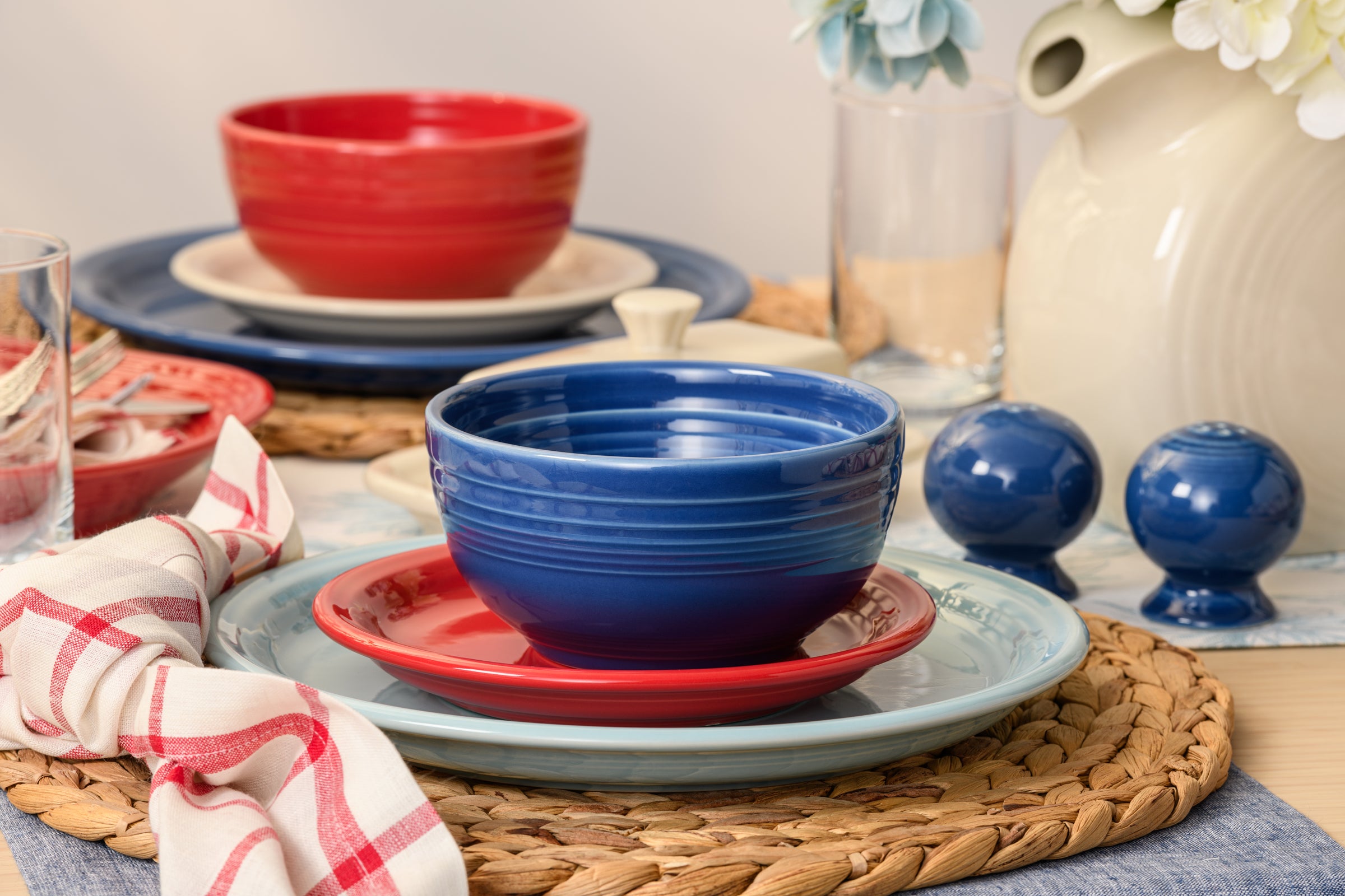 Mixed Americana Bistro Coupe 12-Piece Dinnerware Set. Service for 4 - Image 2