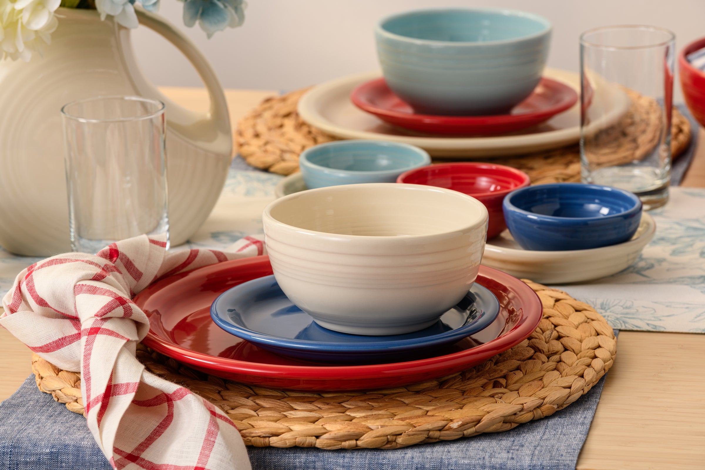 Mixed Americana Bistro Coupe 12-Piece Dinnerware Set. Service for 4 - Image 3